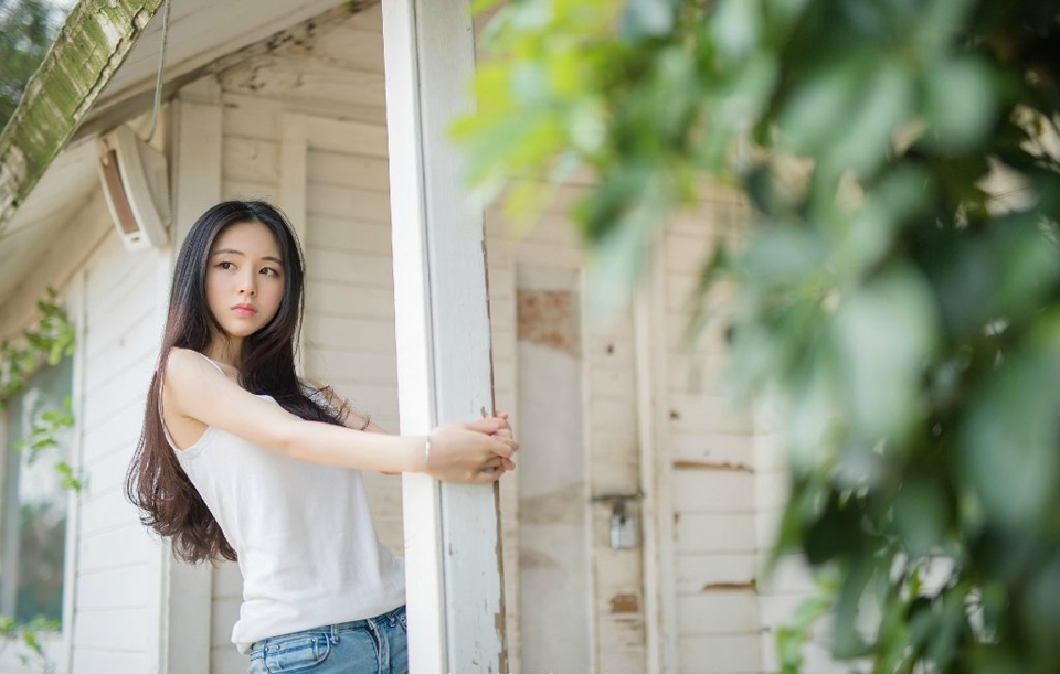 庞统和法正相视一眼，这位少主或许没有主公那样威风霸气，但小小年纪，却已经展现出一些明君风范，看来，吕布打下来的这份基业，算是后继有人了。